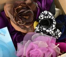 Doboznyi selyemvirág kitűző, jó állapotban