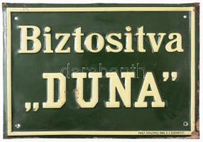 cca 1930 Biztosítva Duna - Duna Biztosító, fém tábla, kopásnyomokkal, 12,5×18 cm