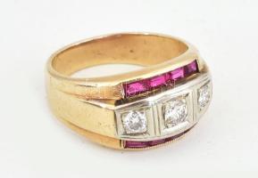 14K arany (Au) gyűrű, 3 db gyémánttal (össz 0,5ct) és rubinnal ékítve, a kövek 9K betétben, méret: 59, össz br: 8,1 g m: