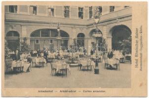 Nagyszeben, Hermannstadt, Sibiu; Hotel Römischer Kaiser, Curtea arcadelor / Római császár szálloda, Árkád udvar pincérekkel. Jos. Drotleff / hotel courtyard, restaurant, waiters (EK)