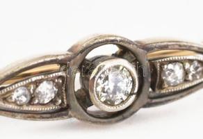 14k arany (Au) bross gyémántokkal 0,2; 0,03, 0,01 ct, össz 0,3 ct. Jn. br 3,67 g, 5,5 cm
