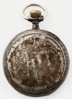 Ezüst (Ag) zsebóra címerpajzsos tokkal, hátoldalán lovaskocsis jelenettel, kopott. szerkezet javítás...