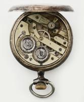 Ezüst (Ag) zsebóra címerpajzsos tokkal, hátoldalán lovaskocsis jelenettel, kopott. szerkezet javítás...