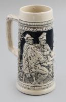 Gerzit original söröskorsó, "Az ital tiszta, a szerelem ritka" felirattal, domború és mázas életkép jelenettel, hibátlan, m: 18 cm