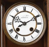 19. sz. vége, Budapesti órásmester által készített felesütős falióra, porcelán számlappal, nem működ...