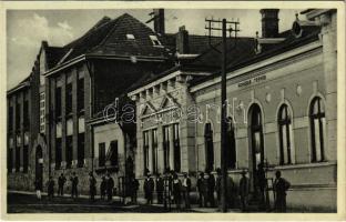 1940 Tasnád, Városháza és Állami iskola. Kiadja Löwinger / Primaria si Scola de Stat / town hall, school + "1940 Kolozsvár visszatért" So. Stpl