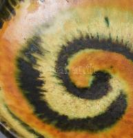 Gádor István (1891-1984): Csigavonalas tál. Mázas kerámia, kézzel festett, jelzett, a talp karimáján...