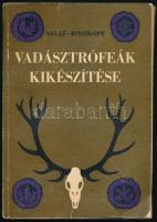 Salaj, J. -Roszkopf, I.: Vadásztrófeák kikészítése. Bp., 1970, Mezőgazdasági Kiadó. Második, javított kiadás. Szövegközi és egészoldalas illusztrációkkal. Kiadói papírkötés, kissé viseltes borítóval, néhány kissé foltos lappal. Megjelent 2100 példányban.