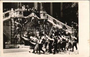 1937 Budapest, III. Viktor Emánuel olasz király és etióp császár látogatása május 19-23-ig. Díszmenet megtekintése Horthy kormányzóval / Victor Emmanuel III of Italy visiting Budapest (EB)
