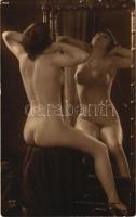 Erotikus meztelen hölgy / Erotic nude lady. J. Mandel Phot., A.N. Paris 204. (non PC)
