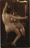 Erotikus meztelen hölgy / Erotic nude lady. J. Mandel Phot., A.N. Paris 204. (non PC) (felületi sérülés / surface damage)