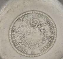 Antik ón címeres mintás tálka, jelzéssel, kopással, d: 7 cm