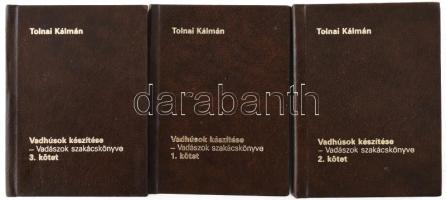 Tolnai Kálmán: Vadhúsok készítése - Vadászok szakácskönyve. 1-3. köt. (Minikönyv). Bp., 1986, Ságvári Nyomda. Kiadói műbőr-kötés.