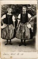 1925 Izsa, Iza (Komárom, Komárno); népviselet / Slovak folklore. photo (fa)