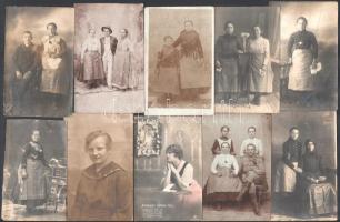 cca 1900-1930 Vegyes portré fotó tétel, többségében hölgyek népviseletben vagy magyaros viseletben, ...