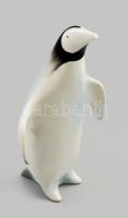 Hollóházi porcelán pingvin, kézzel festett, jelzett, csőre sérült, m: 16,5 cm