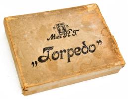 Cca 1940 előtti MEZ "Torpedo" varrókészlet doboz, kartonált papír, sérült, kopott. Néhány ...