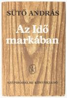 Sütő András: Az Idő markában. Esszék, naplójegyzetek. (DEDIKÁLT). Bp., 1984, Szépirodalmi Könyvkiadó. Kiadói kartonált papírkötés, kiadói papír védőborítóban. A szerző, Sütő András (1927-2006) Kossuth-díjas erdélyi magyar író által Veress Péter (1928- ) közgazdász, politikus részére DEDIKÁLT példány.