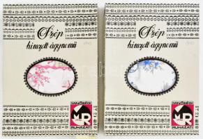 2 garnitúra hímzett minőségi ágynemű, cca 1970 eredeti dobozában, új állapotban + hozzá hímzett fali...