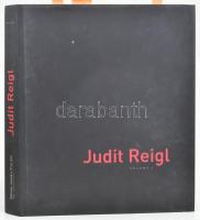 Reigl Judit. Volume 1. Szerk.: Makláry Kálmán. Bp., 2010, Kálmán Makláry Fine Arts. Gazdag képanyaggal illusztrált. Angol, francia és magyar nyelven. Kiadói kartonált papírkötés, kiadói karcos papír védőborítóban.