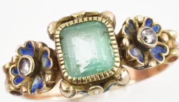 Arany (Au) 14K gyűrű, 2 db régi csiszolású gyémánttal, zöld kővel, jelzés nélkül, méret: 51, bruttó:...