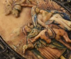 József és Mária a kis Jézussal a szamár hátán. Faragott (feltehetőleg zsírkő) dombormű, dekoratív, h...