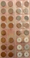 159db vegyes magyar és külföldi fémpénz 10 lapos piros műbőr albumba rendezve klf országokból, közte...