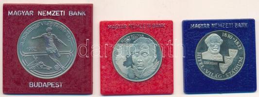 1982. 100Ft Cu-Ni "Labdarúgó világbajnokság 1982" műbőr tokban, tanúsítvánnyal + 1983. 100Ft alpakka "Simon Bolivár" műbőrtokban, tanúsítvánnyal + 1983. 100Ft alpakka "Széchenyi István" tokban, tanúsítvánnyal T:UNC,PP