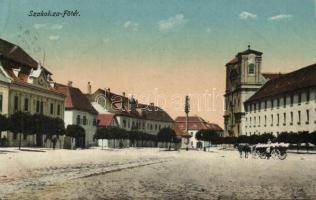 Szakolca main square with monument(EB)