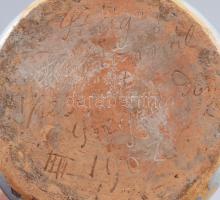 Magyar népi szecessziós kerámia váza 1902, Szekszárd. Mázas kerámia, jelzett, kis mázhibákkal 18 cm