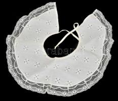 2 db csipke és hímzett fejfedő, fehér és gyász, jó állapot