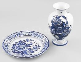 Delft porcelán váza 21 cm és tányér .Kézzel festett, jelzett, hibátlan d: 25 cm