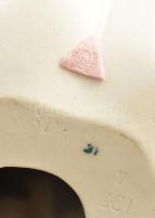 Royal Dux kalapos hölgy, biszkvit porcelán, feje ragasztott, jelzéssel, m: 22,5 cm