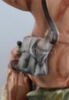 Csavargó, román biszkvit porcelán figura. Kézzel festett, jelzett (Cluj Napoca - Kolozsvár), a bőrön...