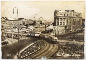 1955 A Kinizsi (Ferencváros) labdarúgó csapat Bécsből hazaküldött képeslapja a játékosok aláírásaival Gulyás - Henni II., Mátrai, Dalnoki - Szabó I. László, Ombódi - Kertész Tamás, Láng K., Orosz, Fenyvesi, Orosz. és mások. / Hungarian football team Kinizsi (FTC) autograph signed postcard by the players