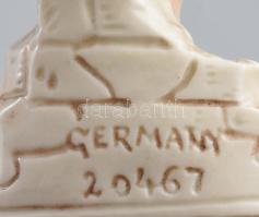 2 db német porcelán figura: lányka virágcsokorral és kutyával, olvasó lányka. Kézzel festett, jelzet...