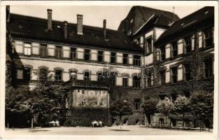 1942 Budapest VII. Fasori evangélikus gimnázium udvara. Városligeti fasor 17-21.