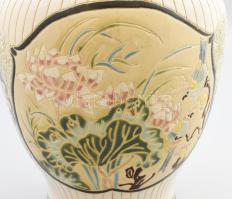 Kínai padlóváza, masszába nyomott és festett díszítéssel, jelzés nélkül, talpánál kopással, m: 46 cm