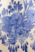 Delft jellegű kézzel festett porcelán váza, jelzés nélkül, hibátlan, m: 29,5 cm