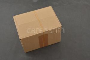 Egy kisebb doboznyi MODERN képeslap vegyes minőségben: magyar és külföldi város és motívumok, üdvözl...