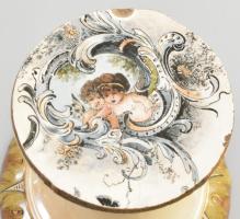 Josef Steidl Znaim porcelánfajansz historizáló mini posztamens, kézzel festett, tetején puttókkal, j...