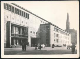 cca 1958 Az MTK bajnok labdarúgócsapatának tagjainak autográf aláírással ellátott képeslapja Sipos, ...