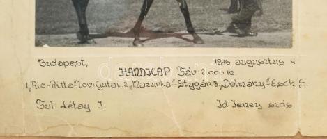 1946 Bp., Lóverseny fotó, üvegezett fakeretben, karton széle sérült és kissé foltos, 23×17 cm