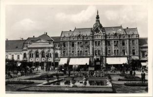 Szatmárnémeti Hotel Pannonia with savings bank and automobiles