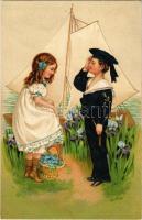 1910 A kis hölgy és a tengerész. Dombornyomott litho üdvözlőlap / Girl and mariner. Emb. litho