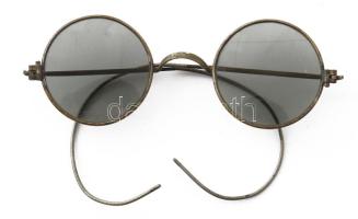 Antik szemüveg, kopott, h: 12 cm