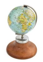 Globul Geografic Politic, 1980, földgömb, fa talapzaton, kopott, m: 18 cm