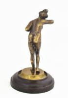 Női akt, bronz, fa talapzaton, jelzés nélkül, m: 17,5 cm