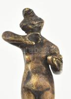 Női akt, bronz, fa talapzaton, jelzés nélkül, m: 17,5 cm