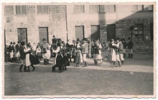 1939 Székelyudvarhely, Odorheiu Secuiesc; néptáncosok / folk dancers. Foto Kováts photo (EK)